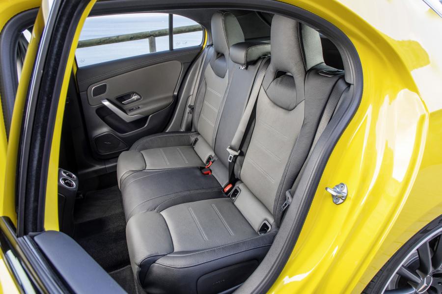 Интерьер Mercedes-AMG A35 4Matic (W177) 2018 года  (WW) (фото 32 из 42)